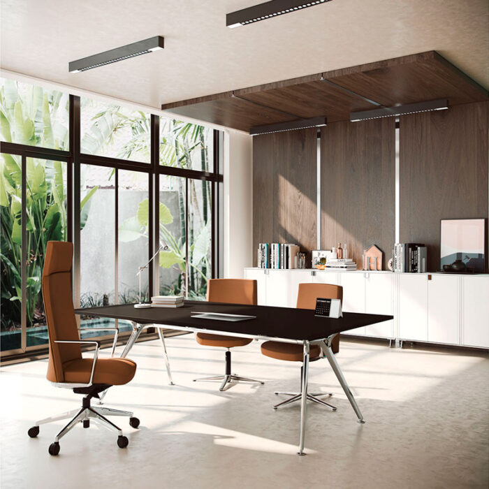 Mesa-de-despacho-Ber-Arkitek-1 con tablero negro y estructura cromada