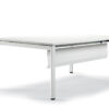 Mesa-de-despacho-Ber-Vital-Plus-10 blanca con faldón y estructura de patas metálicas