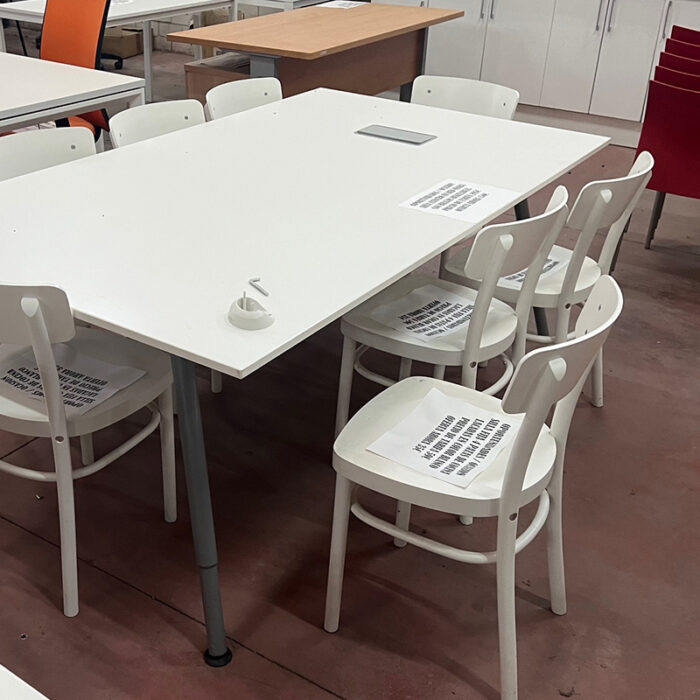 Conjunto mesa y sillas 2da mano.