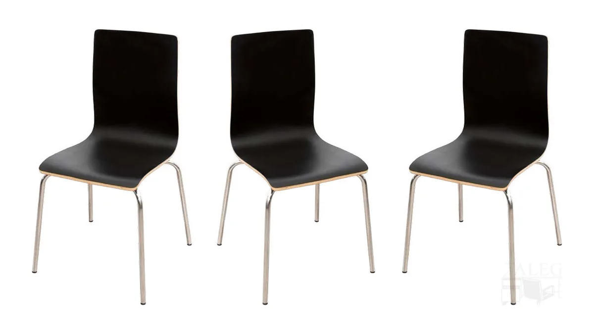 Tres sillas Turin de carcasa negra y patas cromadas, de 50 cm de fondo